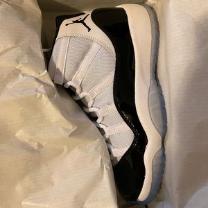 Size 6y Jordan 11 Retro Concords (7.5 women’s)
